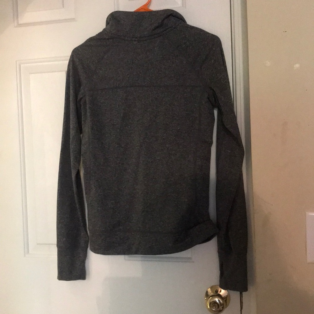 PINK vs pullover - Picture 2 of 4